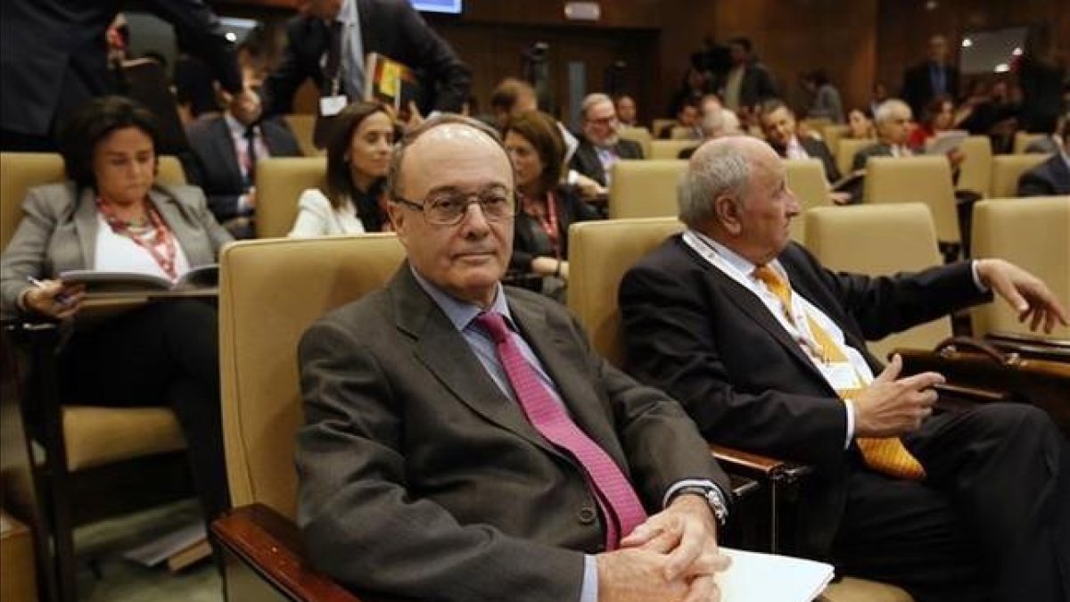 Encuentro del Sector Bancario del IESE  En la foto Luis Maria Linde  Gobernador del Banco de España.-JUAN MANUEL PRATS