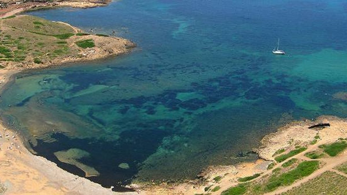 Imagen de archivo de la playa de Cavalleria, en Es Mercadal (Menorca).-