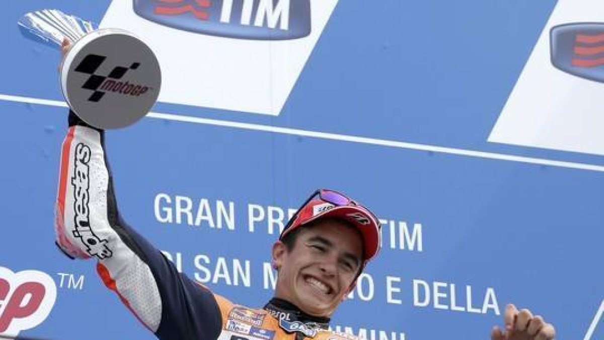 Marc Márquez celebra la victoria en el GP de San Marino.-REUTERS