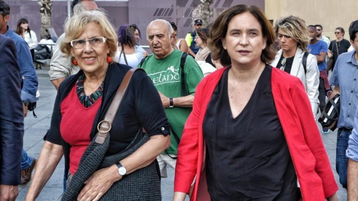 Las alcaldesas de Barcelona, Ada Colau, y de Madrid, Manuela Carmena-FERRAN SENDRA