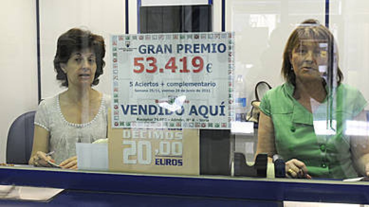 Imagen de la Administración número 4, en la calle Numancia, donde fue sellado uno de los boletos ganadores. / V. G.-