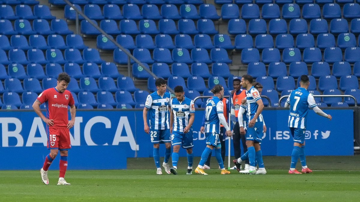 Desolación en el numantino Diego Aguirre tras el segundo gol del Depor. Área 11