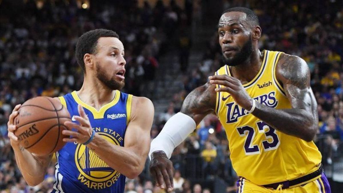 Curry frente a Lebron, ya con los Lakers en la pretemporada, y anuncio del duelo que viene en la NBA-ETHAN MILLER (AFP)