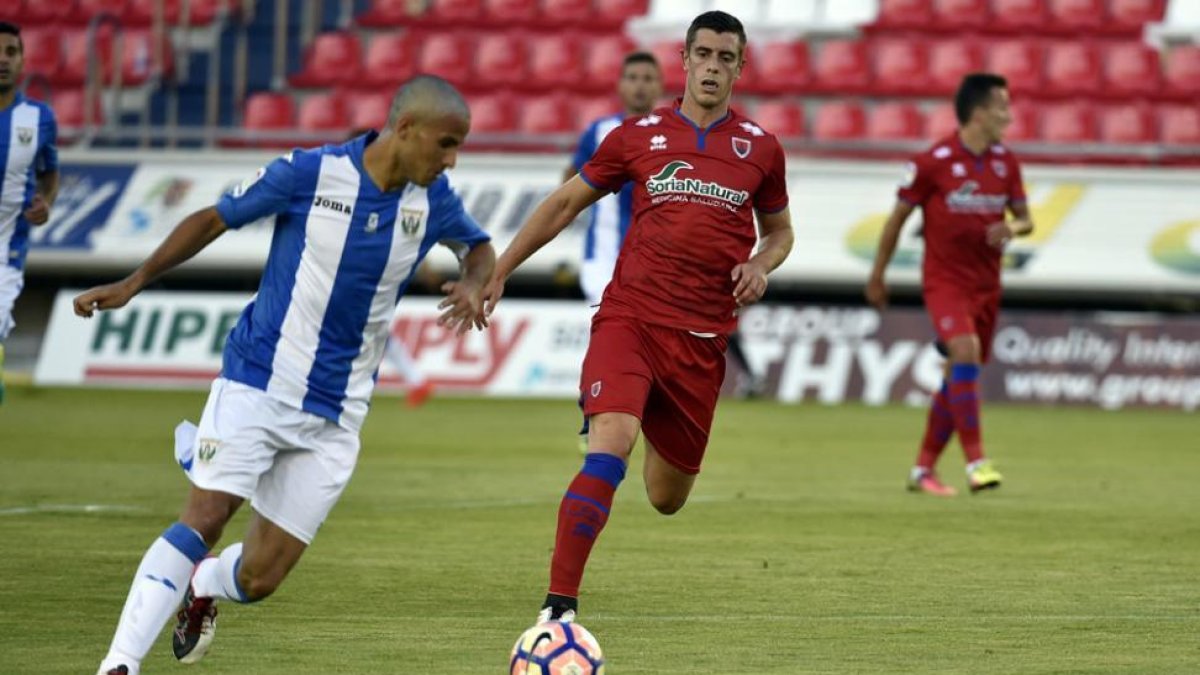 Jairo marcó el pasado fin de semana su primer gol y podría repetir hoy en el once.-VALENTÍN GUISANDE