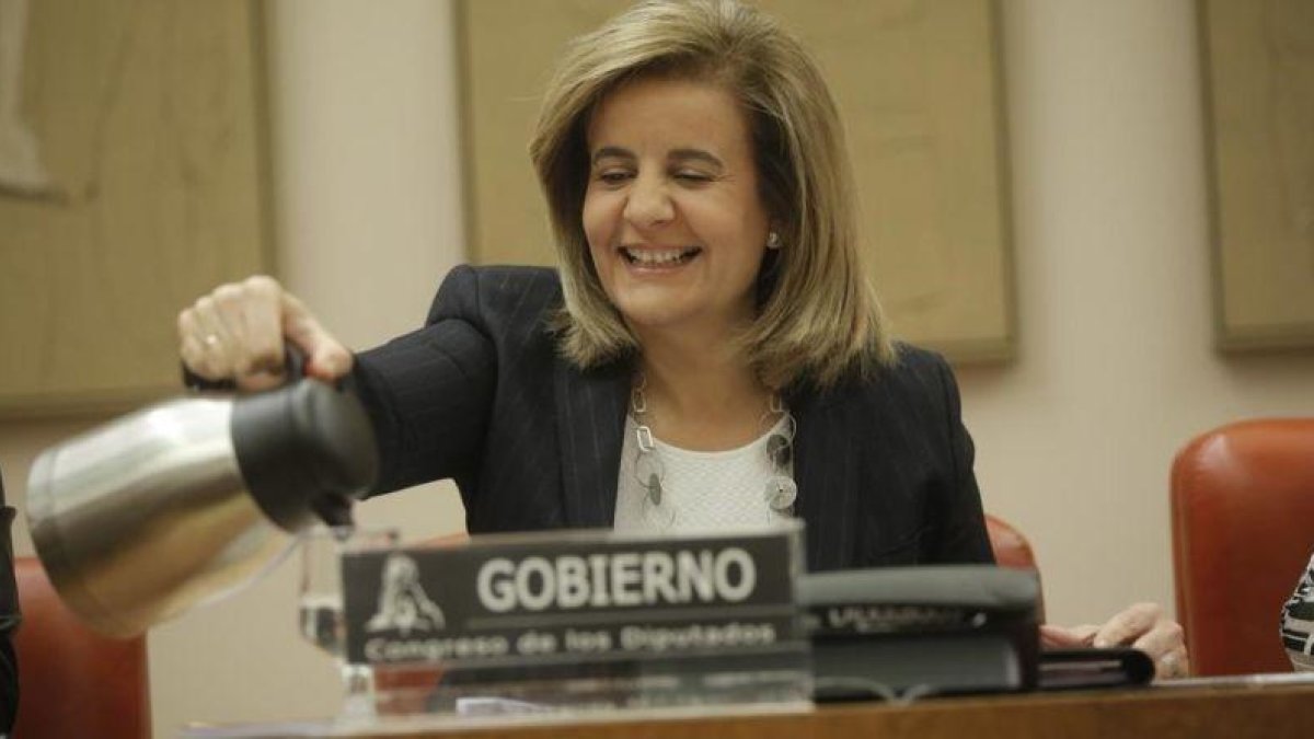 Fátima Báñez al inicio de su comparecencia en el Congreso, en la comisión del Pacto de Toledo.-