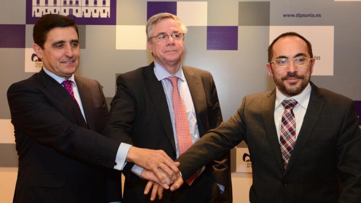 Carlos Martínez, Luis Rey y Jorge Tarragó, ayer tras la comparecencia-A. M.