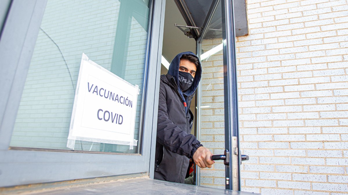 Vacunación contra el covid en el Hospital Santa Bárbara en una imagen de archivo.-MARIO TEJEDOR