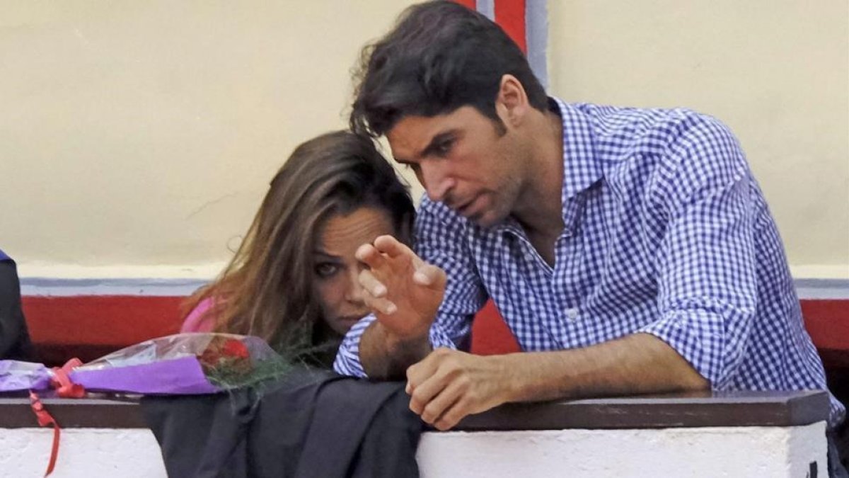 Eva González y Cayetano Rivera, en la plaza de toros de Santander, el pasado 27 de julio.-NACHO CUBERO