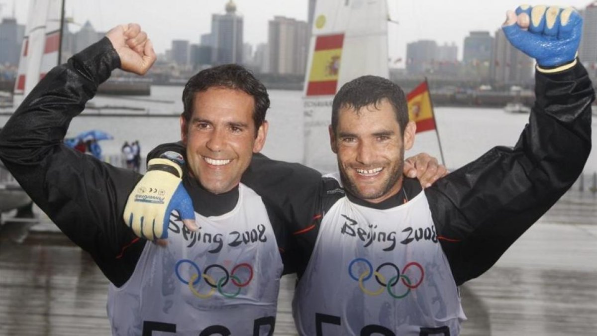 Fernando Echávarri, a la izquierda, junto a Antón Paz, cuando ganó la medalla de oro en los Juegos Olímpicos de Pekín 2008-EFE / LUIS TEJIDO