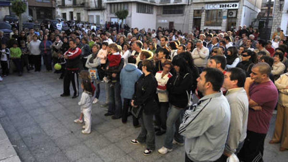 Concentración de los habitantes en San Leonardo./ A. M. -