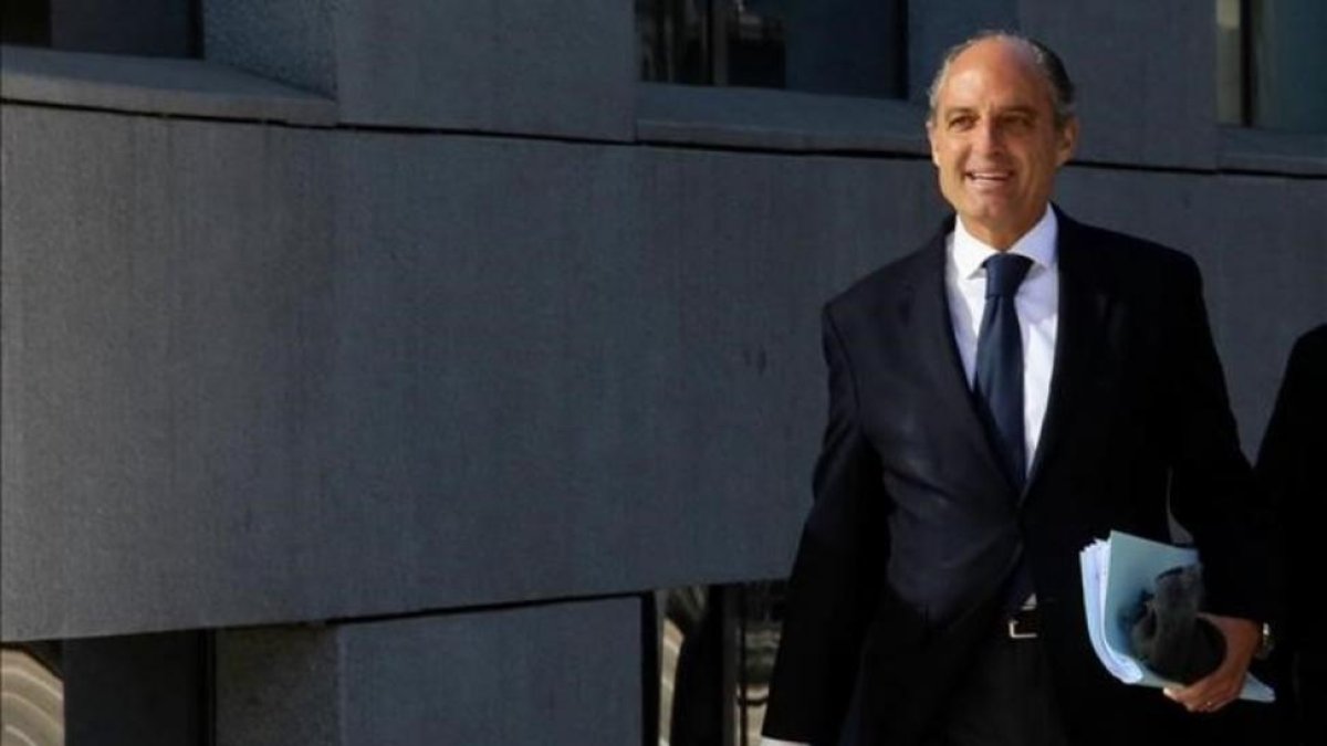El exvicepresidente valenciano Francisco Camps, el pasado marzo, cuando declaró como testigo en el caso Gürtel.-JUAN MANUEL PRATS