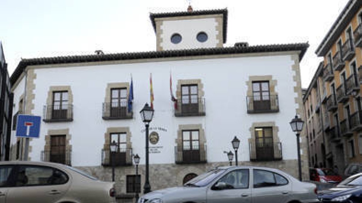 Sede de la Uned en la Casa de la Tierra. / VALENTÍN GUISANDE-