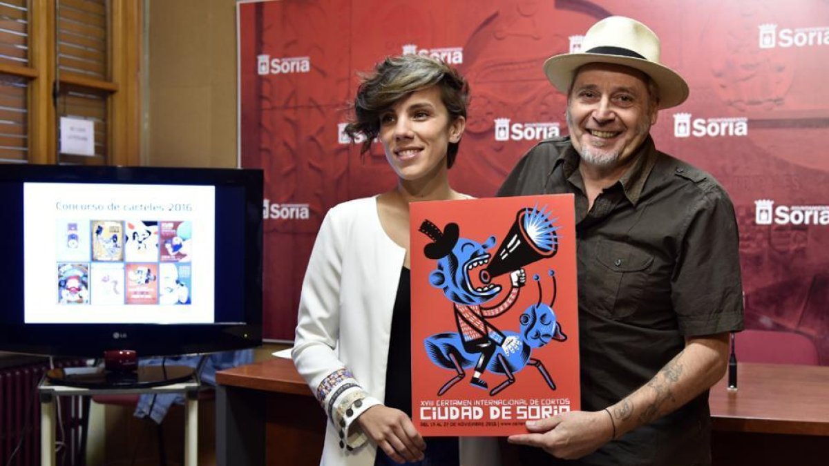 Andrés y Muñiz con el cartel ganador.-VALENTÍN GUISANDE