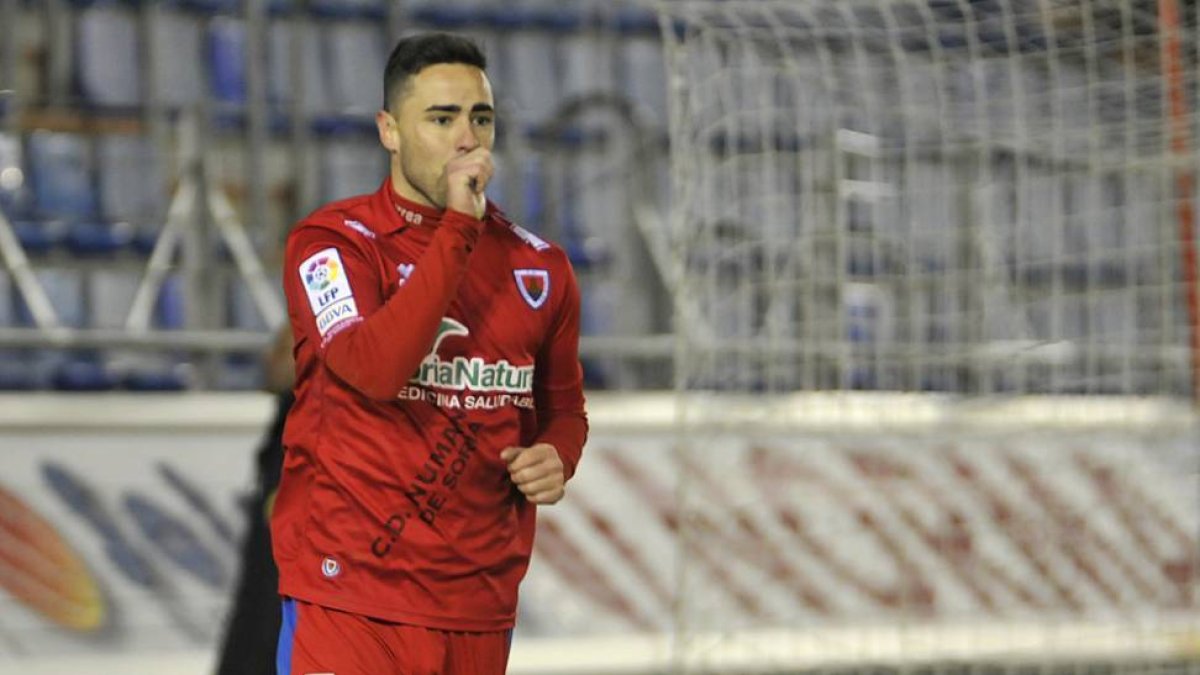 Regalón es duda para el partido ante el Sabadell.-Diego Mayor
