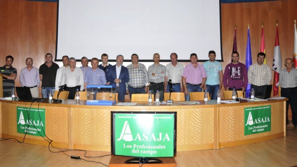 La nueva junta directiva de Asaja en la asamblea general.-VALENTÍN GUISANDE