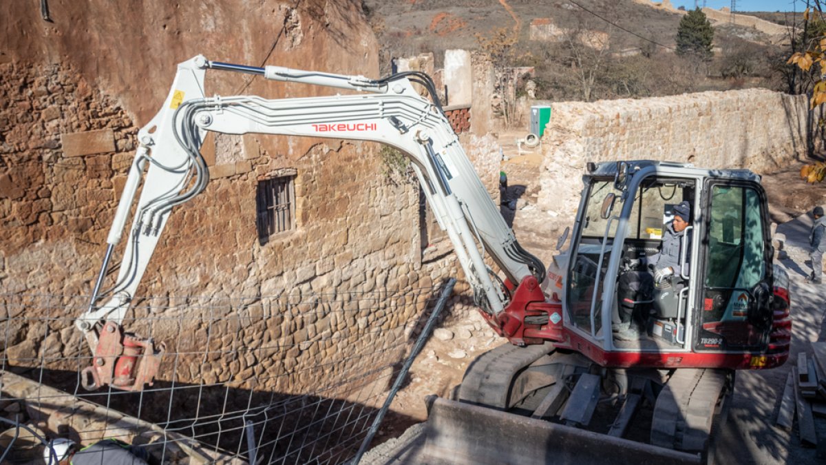 La puerta y la ventana permiten apreciar el porte de lo excavado. GONZALO MONTESEGURO