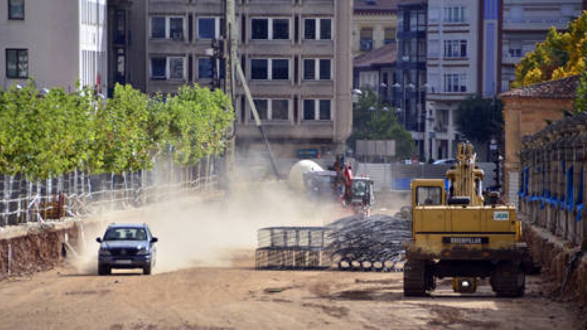 Obras en el parking de Soria. ÁLVARO MARTÍNEZ-
