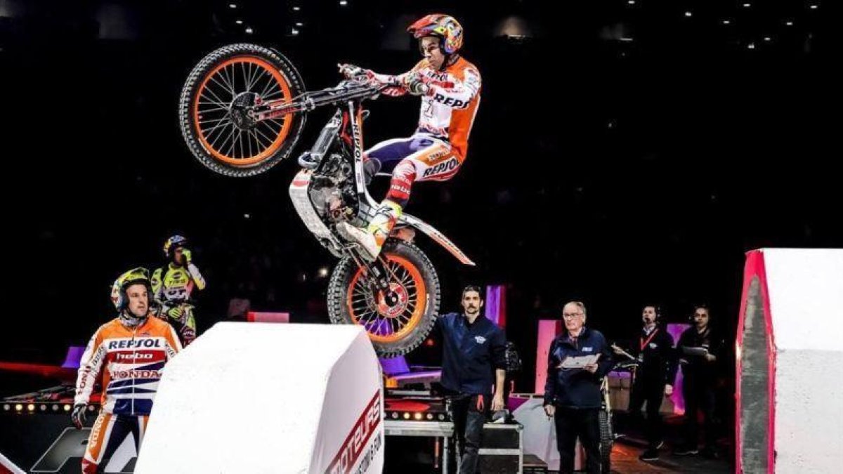 Toni Bou, en uno de sus ejercicios.-PEP SEGALES