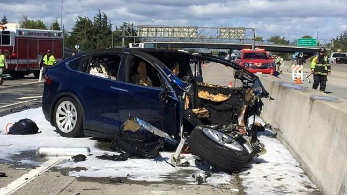 Accidente del Tesla Model X de Walter Huang el 23 de marzo de 2018.-AGENCIAS