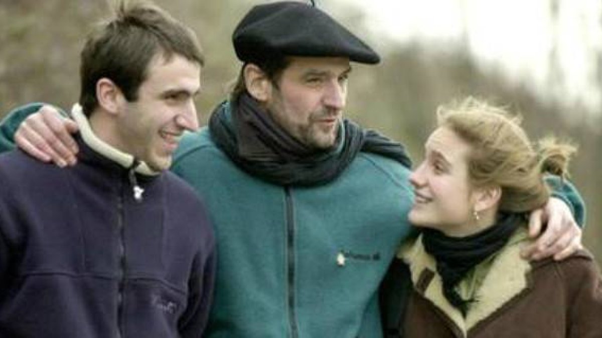Josu Ternera, con sus hijos Egoitz e Irati.-EFE