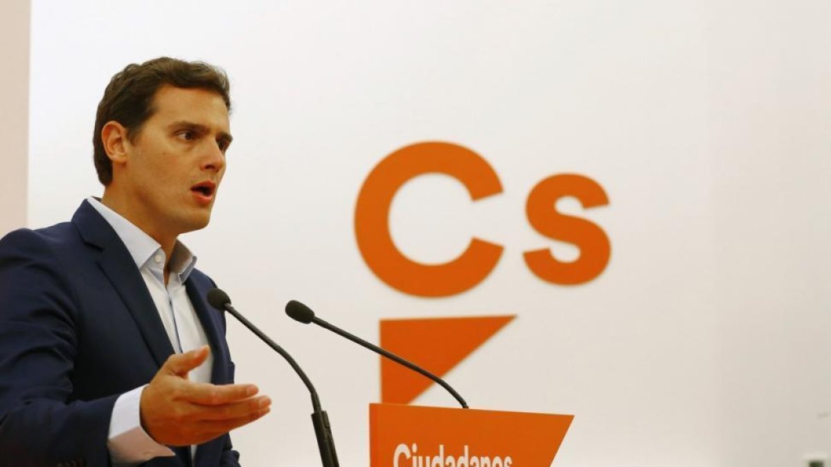 El presidente de Ciudadanos, Albert Rivera, durante la rueda de prensa que ha ofrecido tras la reunión de la Ejecutiva de Ciudadanos-J P GANDUL (EFE)