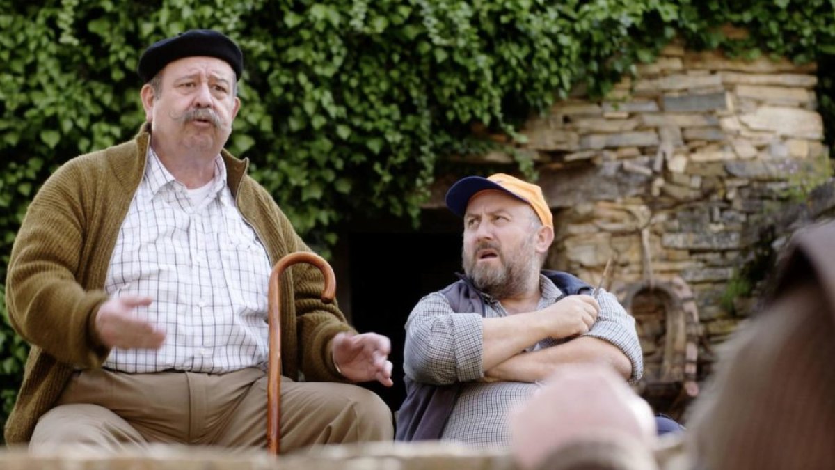 El alcalde y el 'ovejas', protagonistas de 'El Pueblo'. Contubernio Films