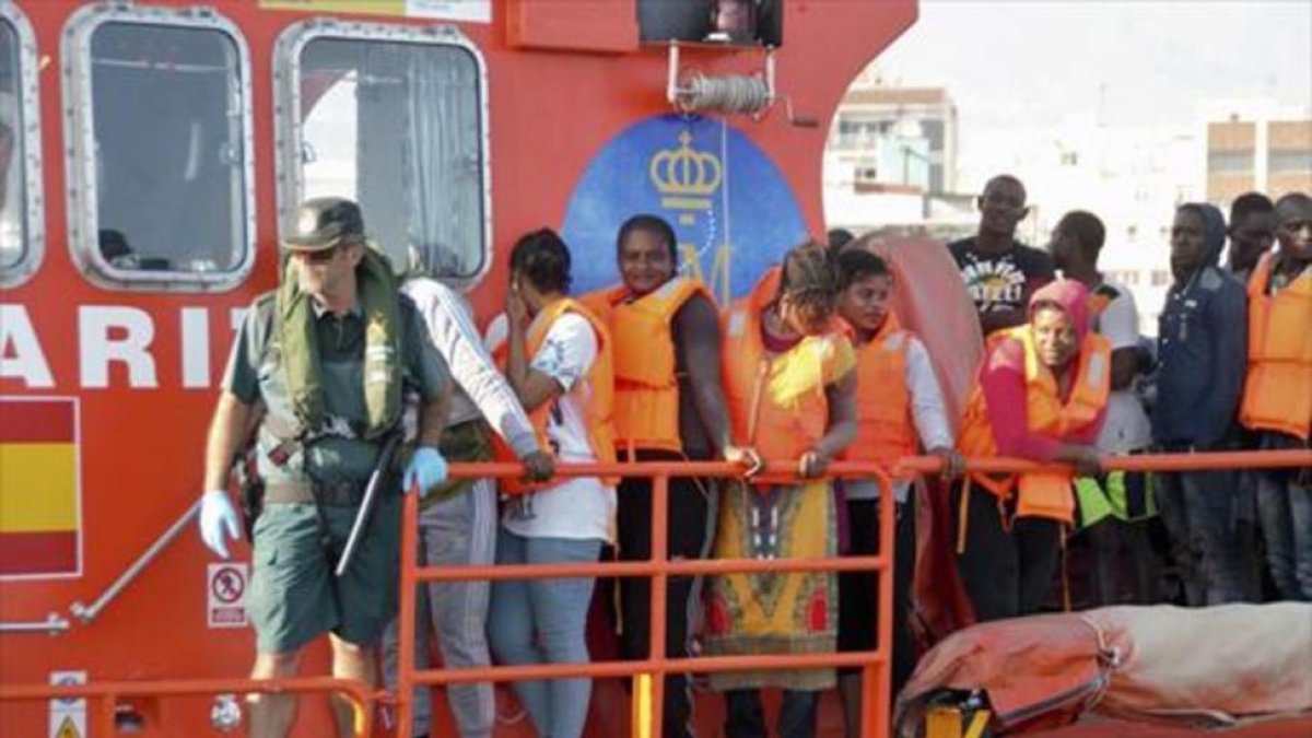 Rescatadas cuatro pateras en el mar de Alborán.-EFE
