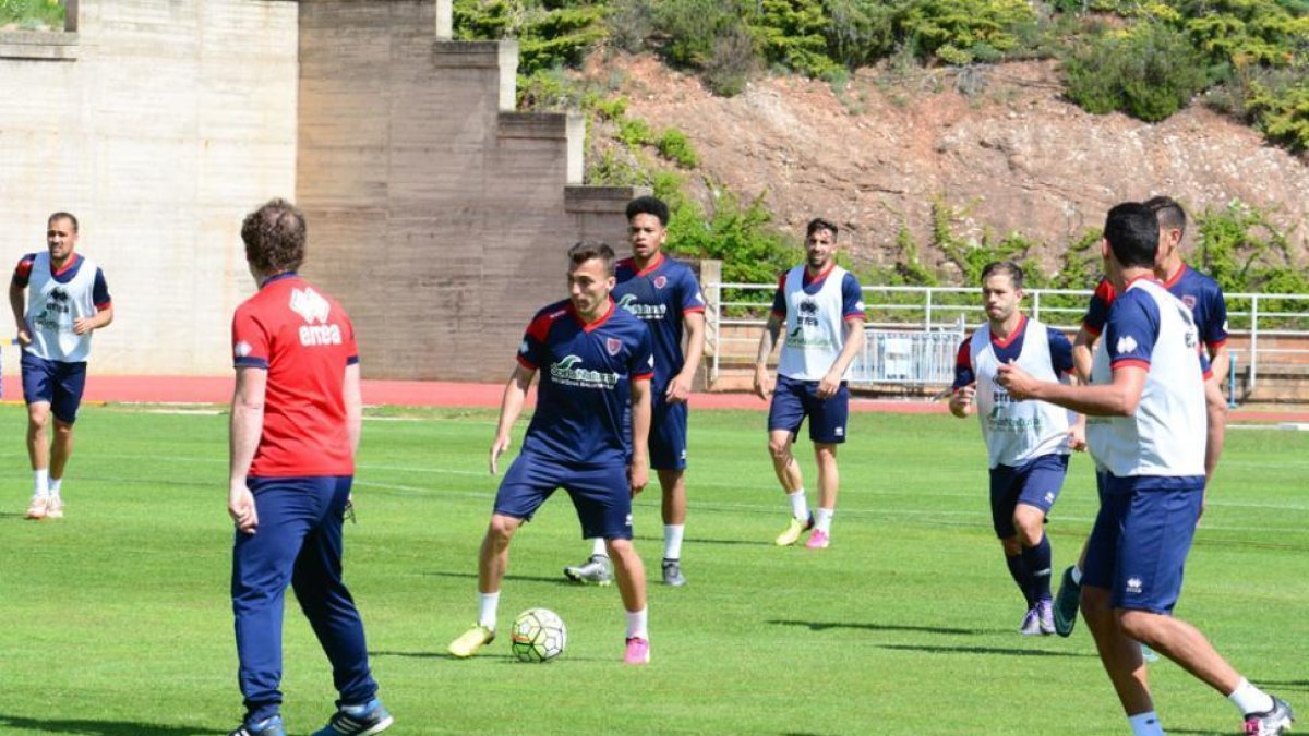 Entrenamiento de ayer del Numancia en el anexo de Los Pajaritos.-Álvaro Martínez