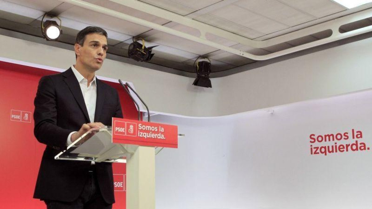 El secretario general del PSOE Pedro Sanchez durante una rueda de prensa.-VICTOR LERENA (EFE)