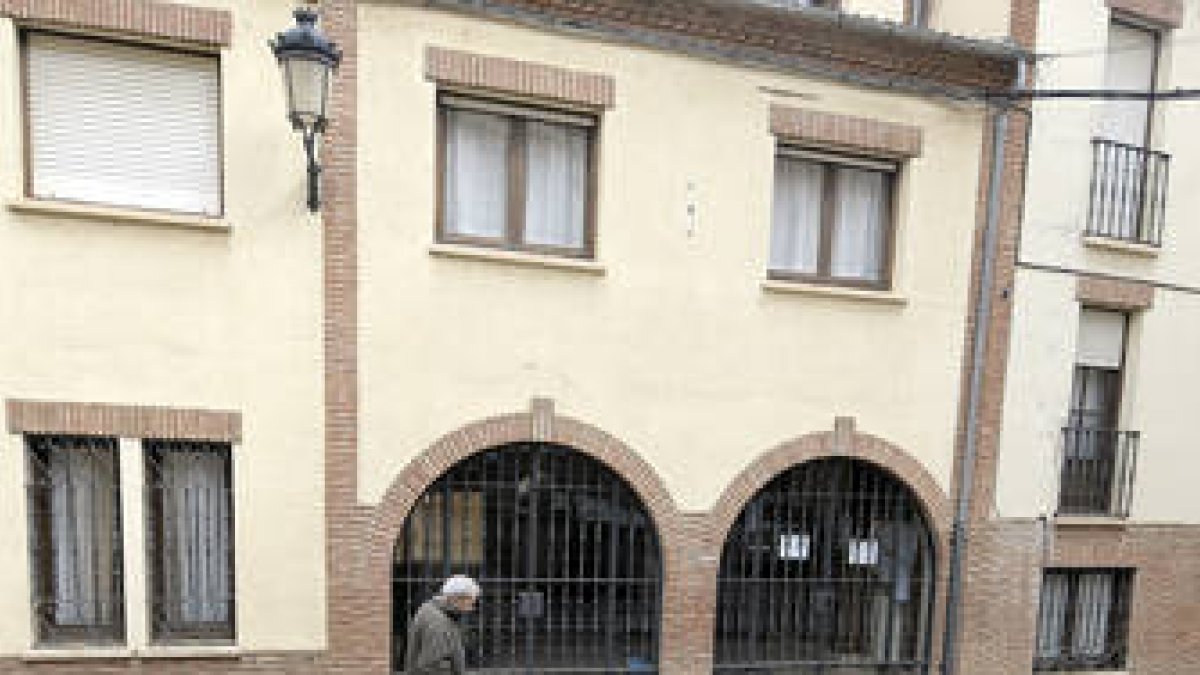 Exterior de la residencia Sor María de Jesús. /ÁLVARO HERNÁNDEZ-