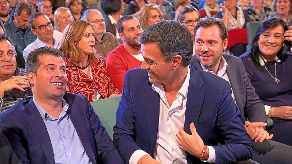 Luis Tudanca, Pedro Sánchez y Óscar Puente, en una imagen de archivo.-ICAL