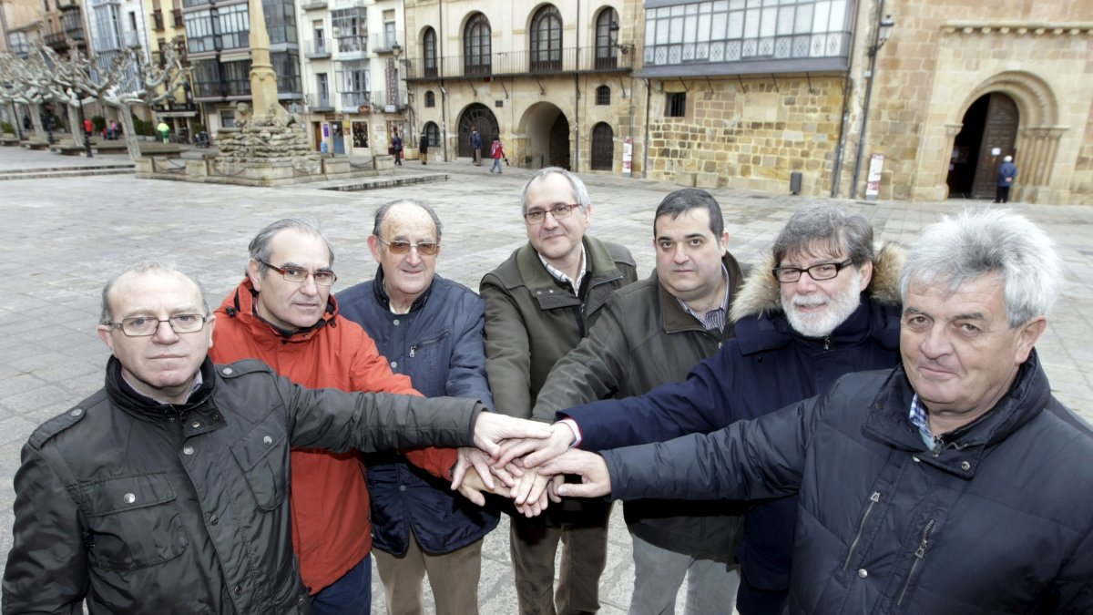 Miembros de UGT, Soria Ya, Cámara y FOES en un acto reivindicativo conjunto en 2013. HDS
