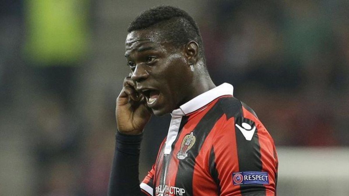 Mario Balotelli, durante un partido de esta temporada con el Niza.-AP / CLAUDE PARIS
