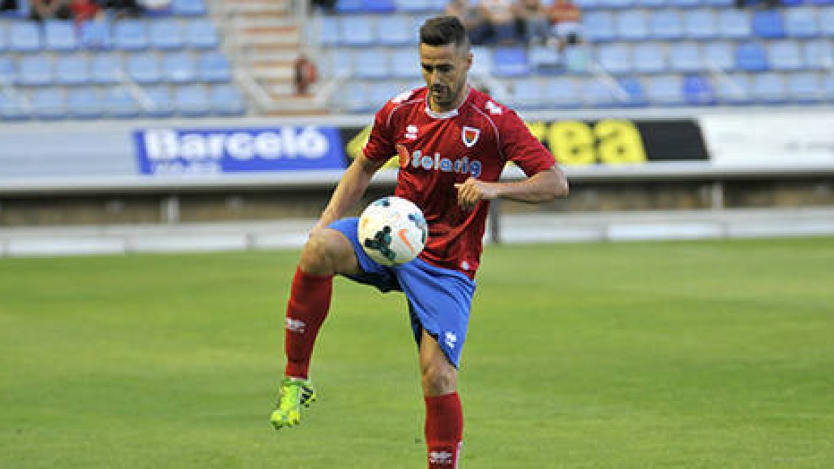 El jugador del Numancia, Paco Reglón. / DIEGO MAYOR-