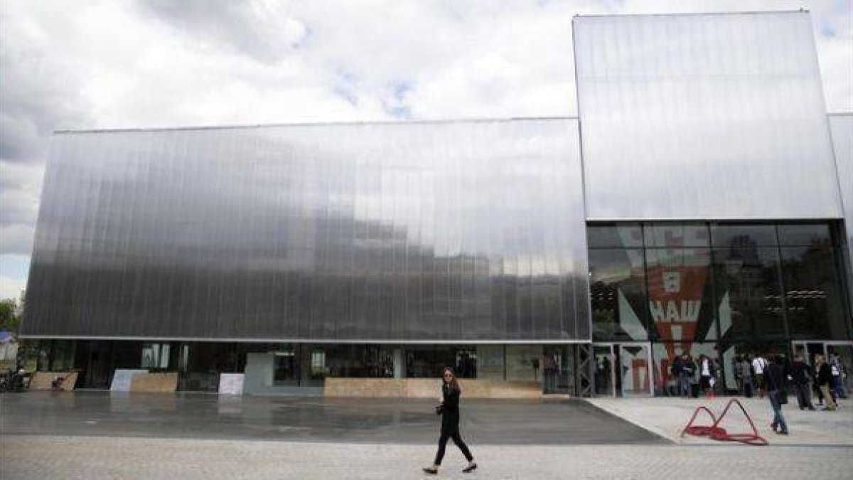 Aspecto experior del centro contemporáneo Garage promovido por Roman Abramóvich en Moscú.-Foto: AP / PAVEL GOLOVKIN