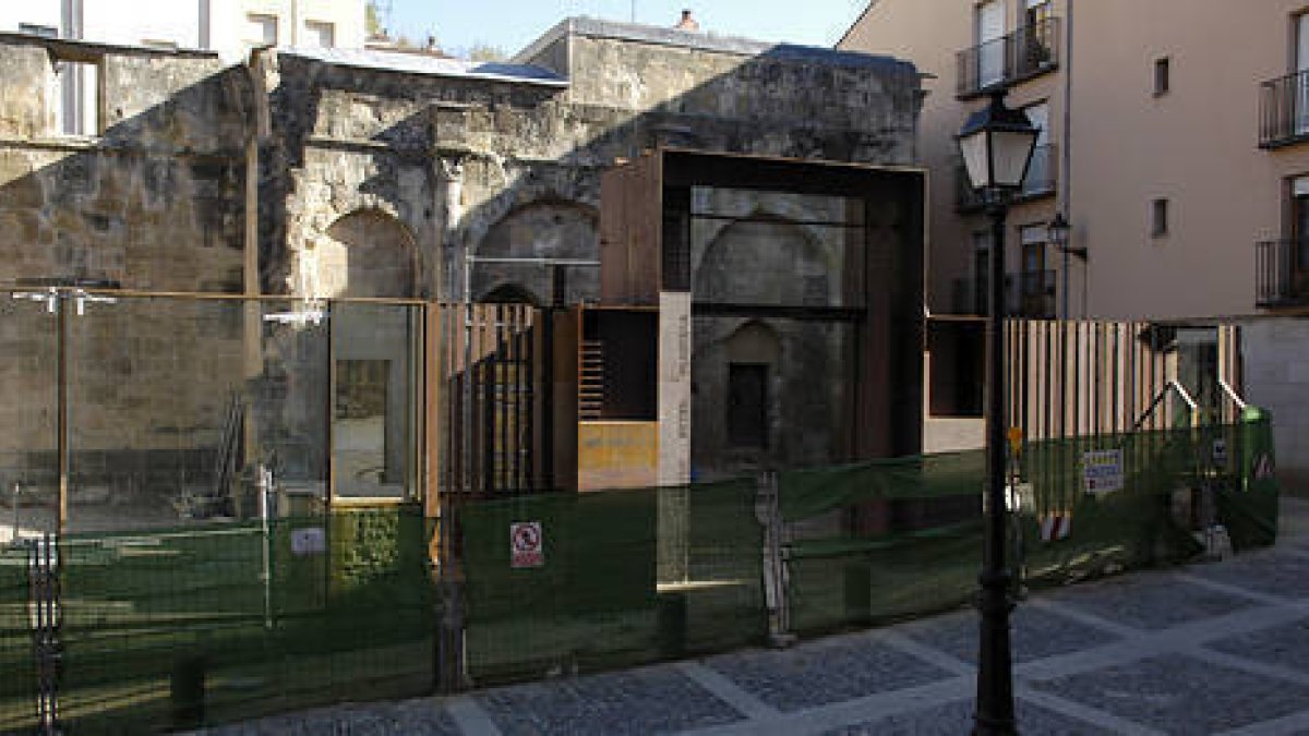 Imagen del estado actual de las ruinas de San Nicolás. / ÁLVARO MARTÍNEZ-