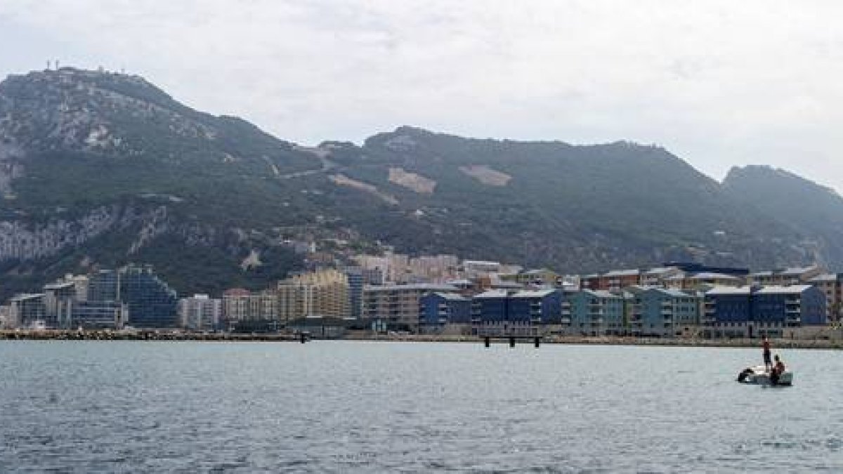 Vista de la bahía de Algeciras, con el peñón de Gibraltar al fondo.-Foto: AFP / MARCOS MORENO