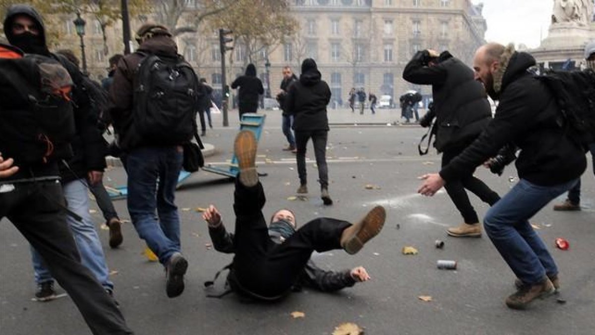 -AP Photo/Christophe Ena