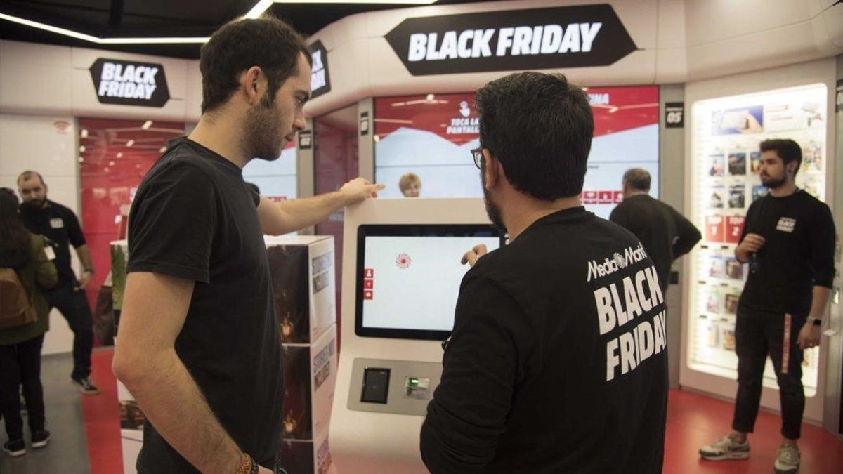 Black Friday en una tienda.-EL PERIÓDICO