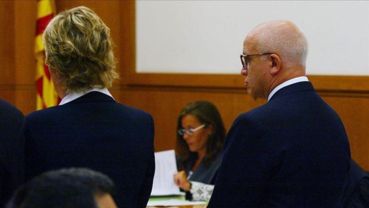 María Vaqué y Eduardo Pascual (expresidente de Eurobank) durante el juicio en la Audiencia Nacional.-EL PERIÓDICO