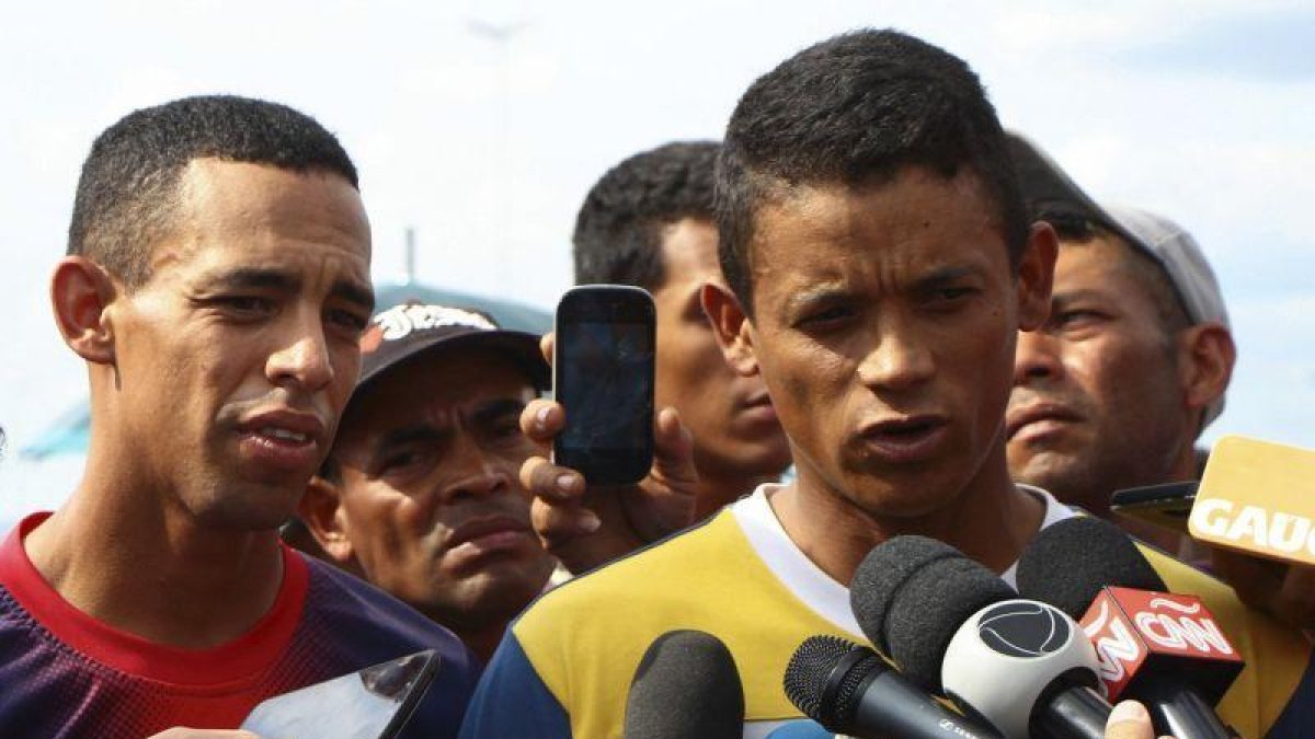 Jean Carlos Cesar Parra y Jorge Luis Gonzalez Romero, desertores de la Guardia Nacional Bolivariana.-AP