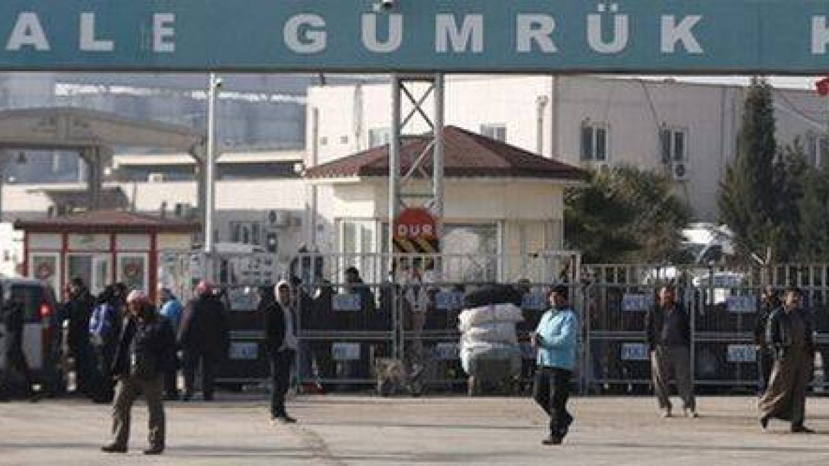 Frontera turco-siria de Alabake, cerca de Sanliurfa, en Turquía.-Foto: SEDAT SUNA / EFE