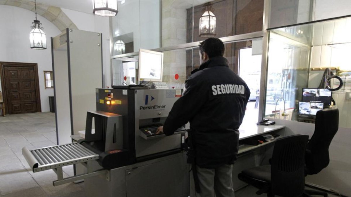Área de seguridad en el Palacio de Justicia.-LUIS ÁNGEL TEJEDOR