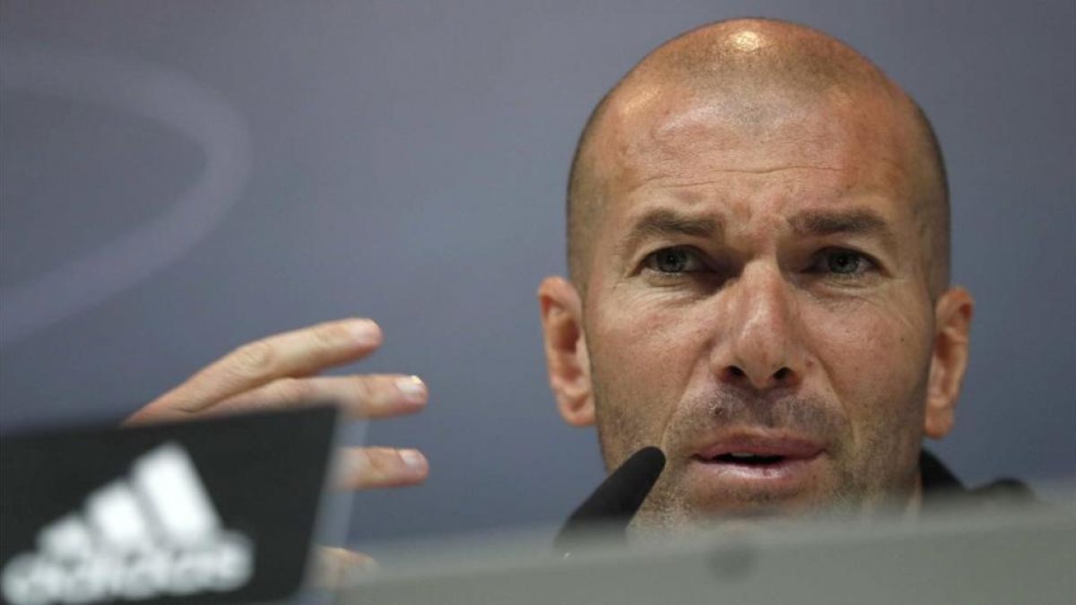 Zinedine Zidane, durante una rueda de prensa.-FERNANDO ALVARADO (EFE)