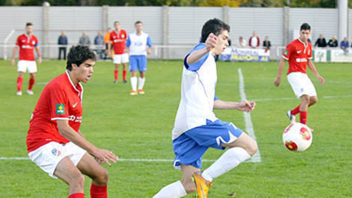 El Almazán ganó por la mínima al Real Ávila. / DIEGO MAYOR-