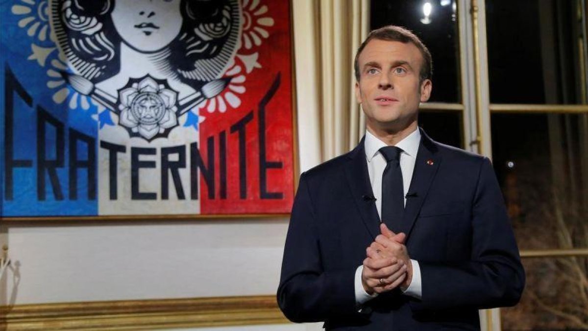 El presidente francés, Emmanuel Macron, durante su mensaje de Fin de Año.-MICHEL EULER (REUTERS)