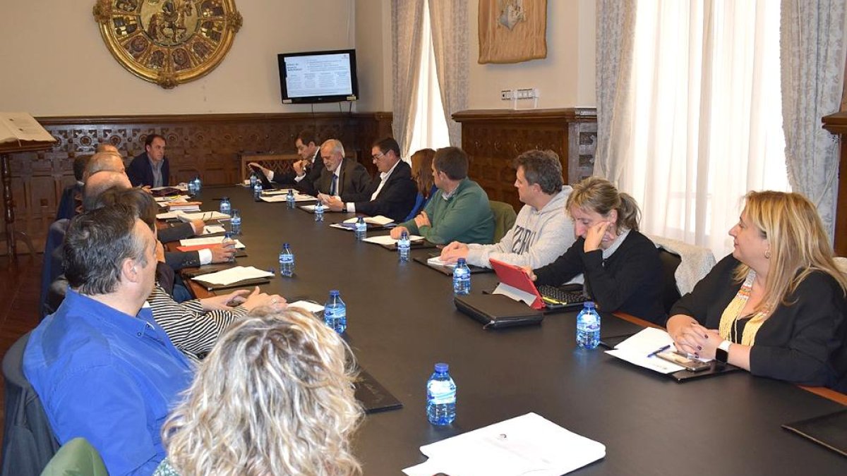 Un momento de la reunión ayer del Consejo Provincial de Desarrollo Económico-HDS