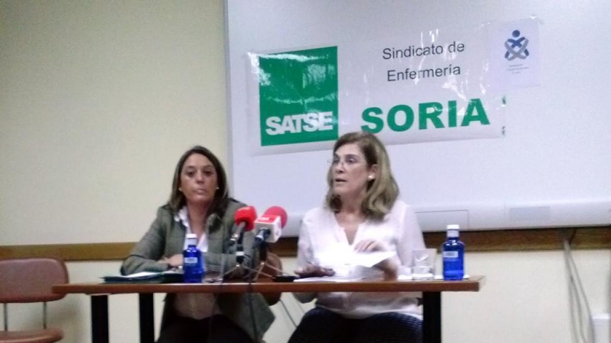 Mercedes Antón e Isabel Galán en la mañana de ayer.-T. C.