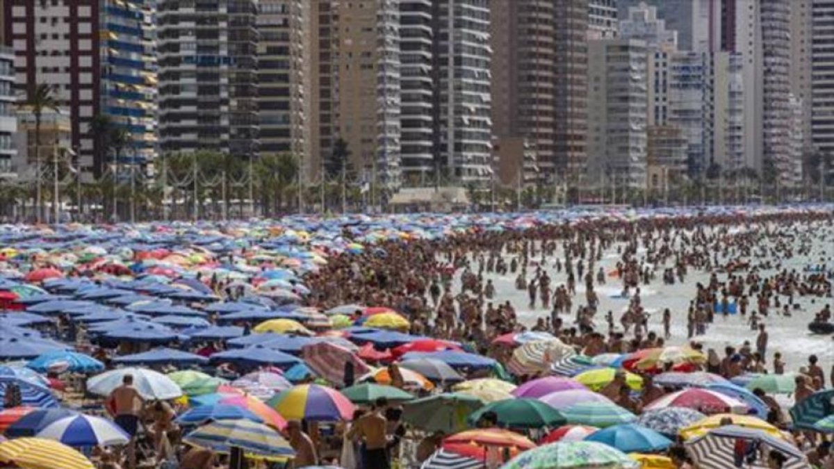 La playa de Levante de Benidorm.-/ MIGUEL LORENZO