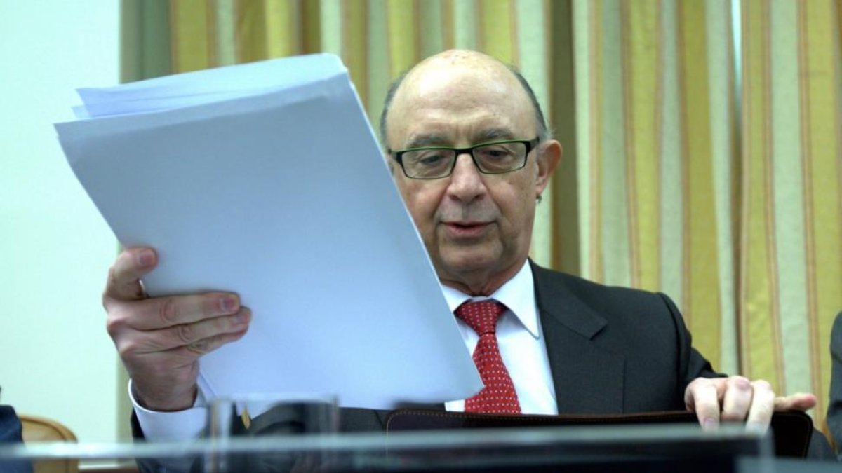 Comparecencia del ministro Montoro ante la Comisión de Hacienda y Función Pública, el 25 de enero.-DAVID CASTRO